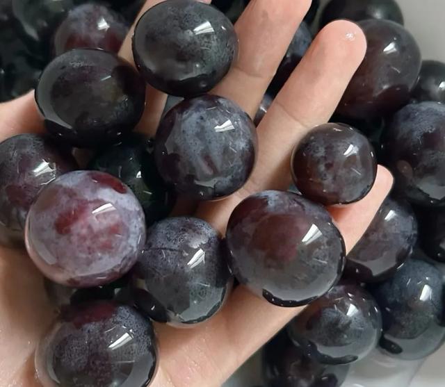 8月必吃“入秋第一果”，不是苹果桃！3元一斤，大补气血，显年轻