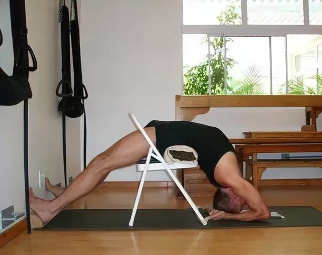 瑜伽轮式,这样一步步分解练习,其实不难!