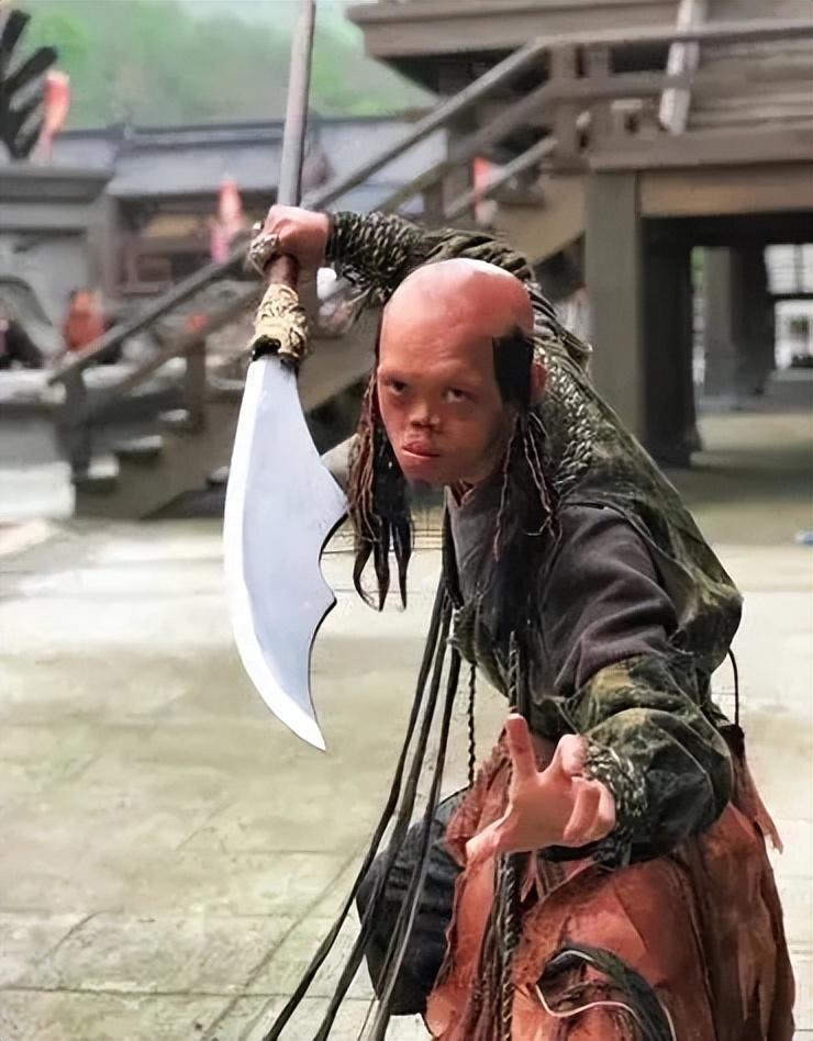 癞蛤蟆专吃天鹅肉!“妖魔”演员李平安,长相怪异却得“美艳”妻