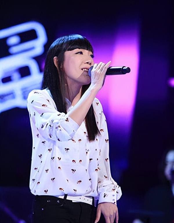 过气明星的卑微：街头求抱、成老赖、给网红打工，满地心酸