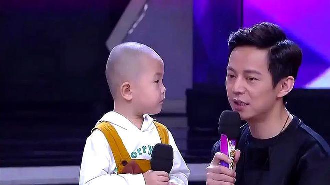 现实版“伤仲永”！他5岁上春晚，年入百万却开始厌学，如今咋样