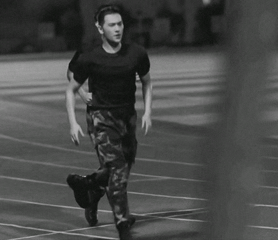 硅胶假身材、抱不起女主、连弓都拉不开!内娱男星虚到你无法想象