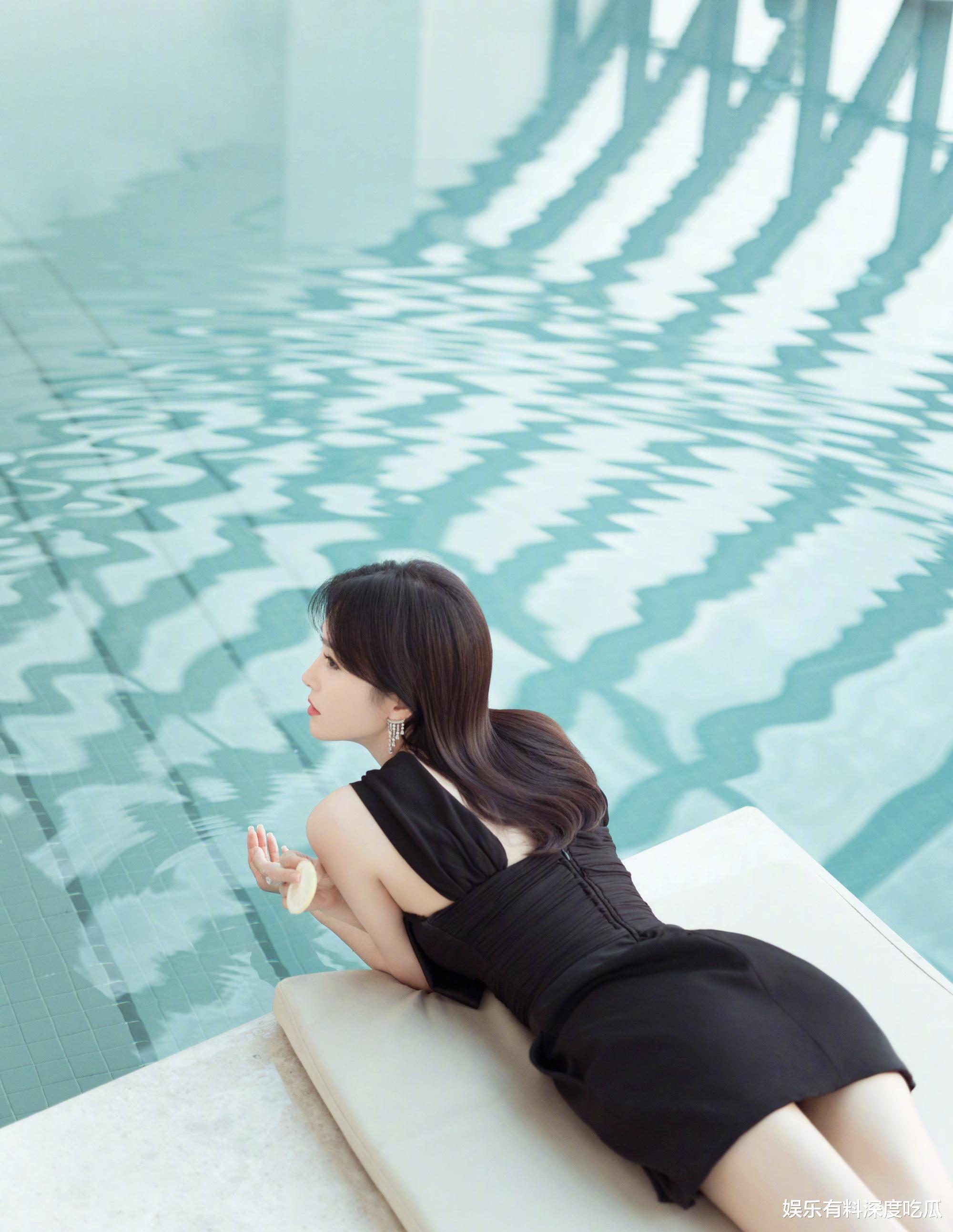 45岁秦岚：“夺命刀”的腰VS“夺命魂”的臀，简直招招致命