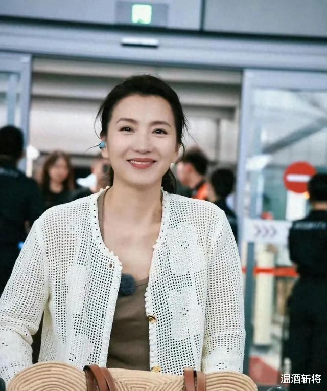 陈好44岁回归荧幕，依然美丽迷人，曾培养众多明星，现在更优雅了