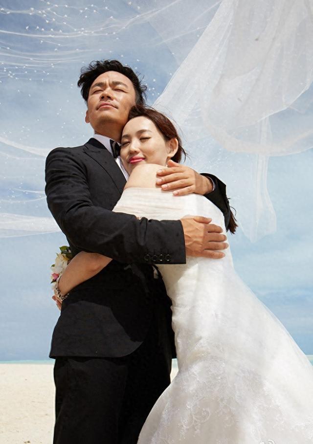 38岁马蓉国外生活照曝光,穿搭朴素面容消瘦,离开宝强气质变了