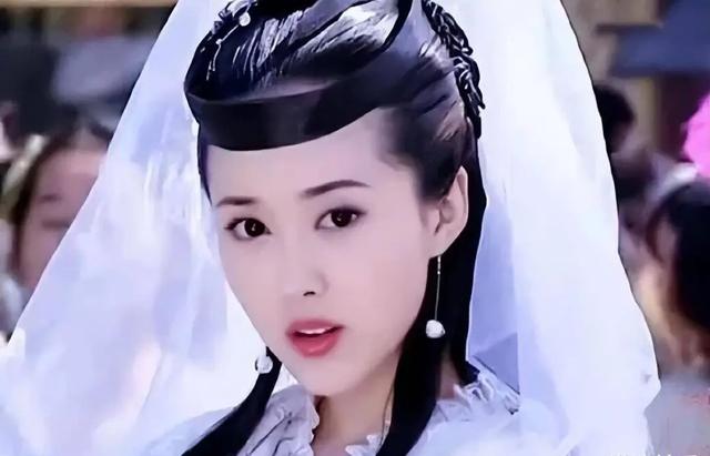 都是扮演嫦娥,鞠婧祎和赵丽颖、迪丽热巴对比,差距不是一点半点