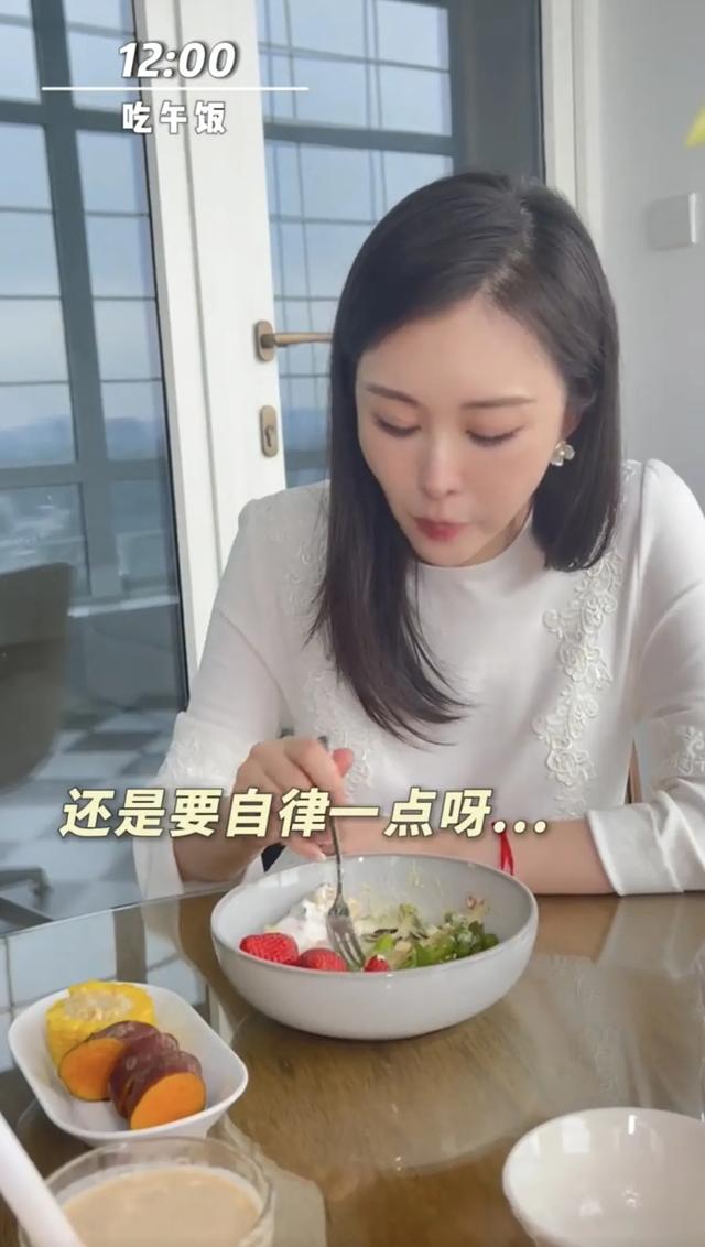 田朴珺晒周末日常疑与王石分房睡，豆浆加橄榄油和mct油，好奇葩