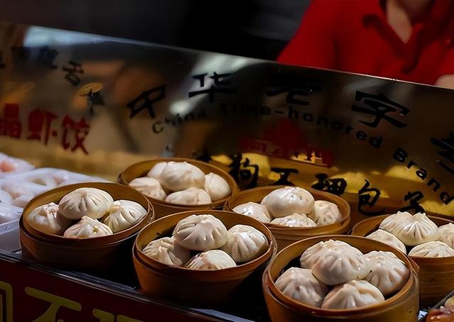 一笼包子280,一碟花生米58,狗不理包子倒是成了\"人不理\"