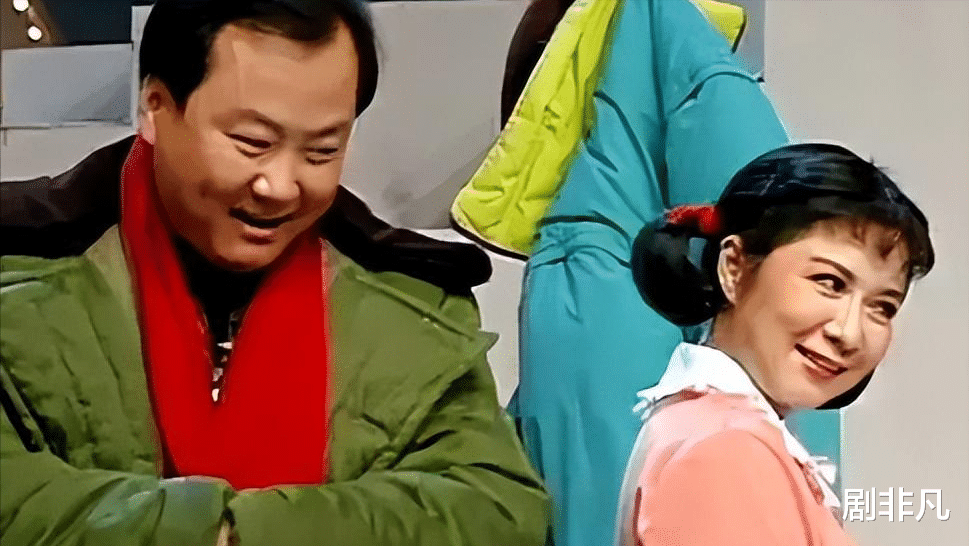 52岁牛莉医美过度认不出!皮肤白嫩没皱纹脸僵硬,和之前判若两人