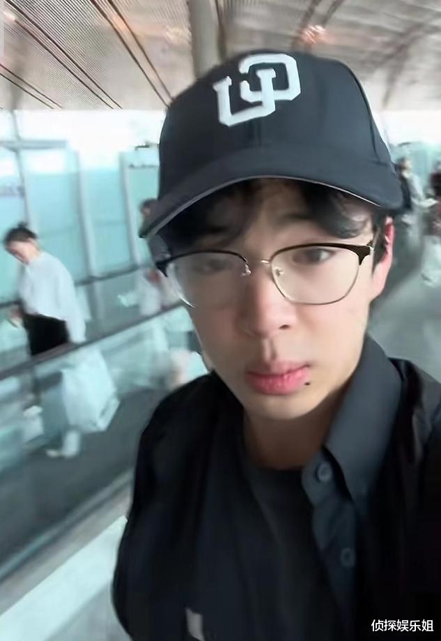 王中磊儿子高中毕业回国,18岁威廉升级准大学生,帅气内敛像爸爸