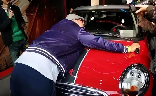 这一次，36岁的杜海涛“又瘦了”冲上热搜，他的商业帝国被扒