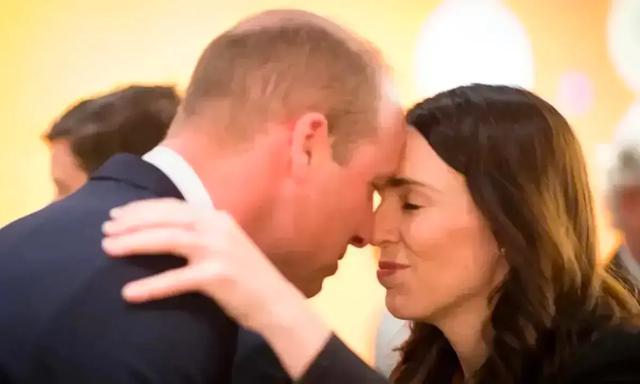 罗斯是狂野派对女孩和威廉契合度高,跟威廉初恋女友容貌惊人相似