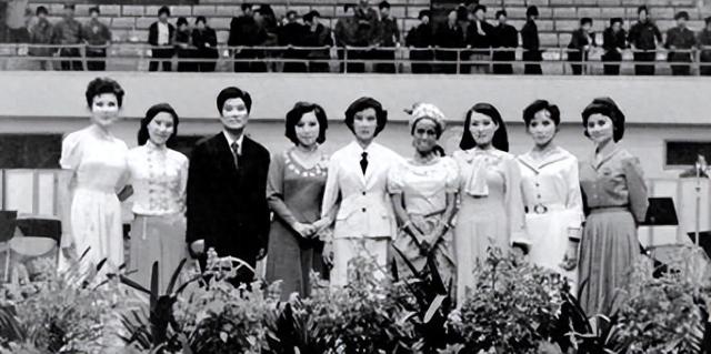 郑绪岚|原来她早已不是中国籍！屡次登上春晚走红，当初嫁给洋老公遭嫌弃