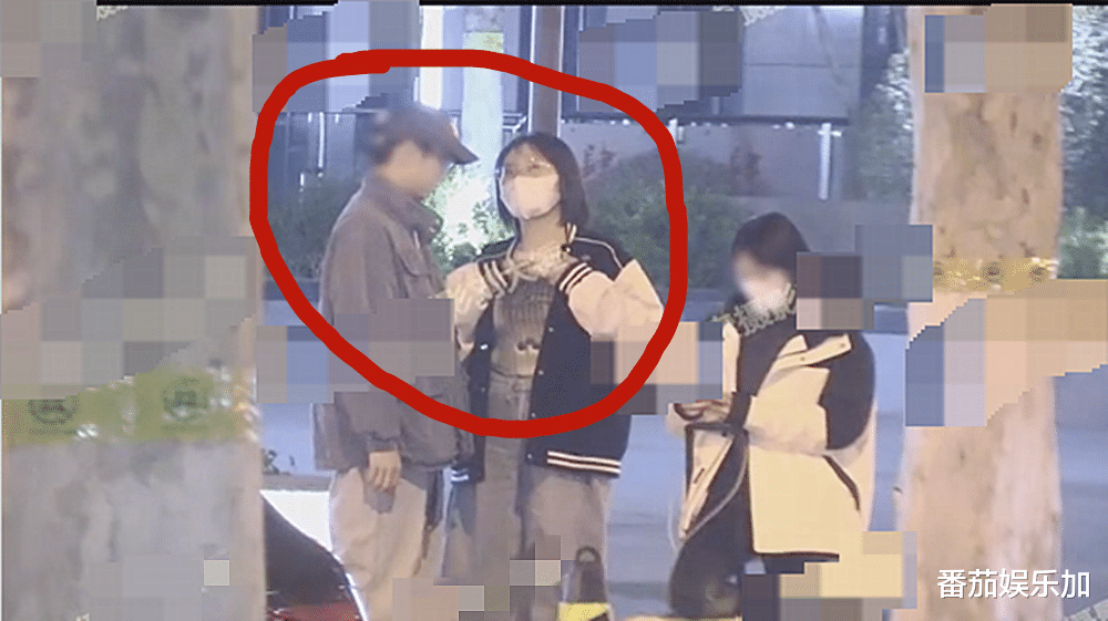 李雪琴恋情曝光,与男友十指相扣逛街,搂肩背着小跑十分甜蜜