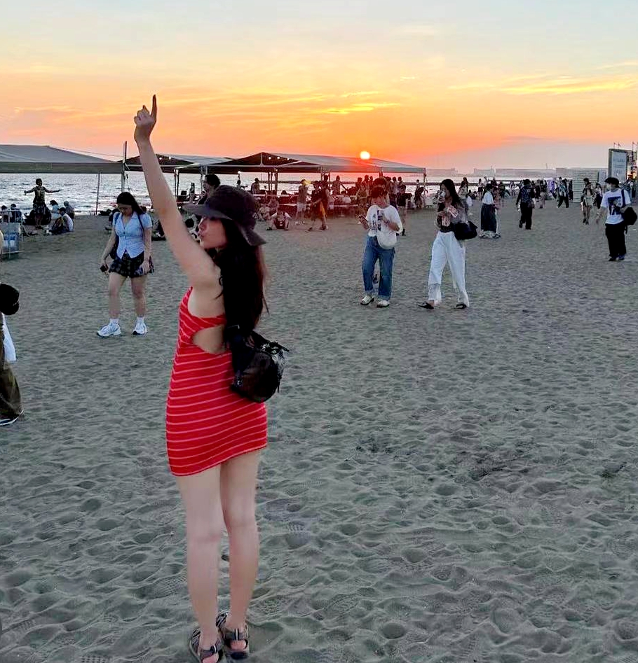 陈奕迅20岁女儿新恋情曝光,男友是日本混血模特,公开甜蜜情侣照