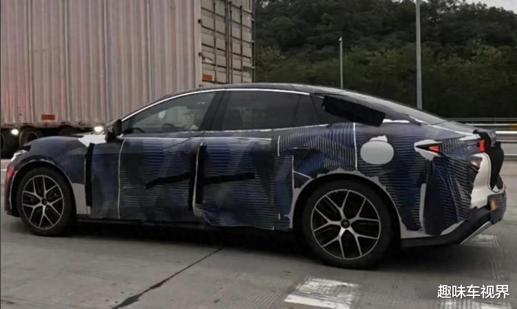 比亚迪汉L测试车曝光，升级云辇系统，有望明年初上市