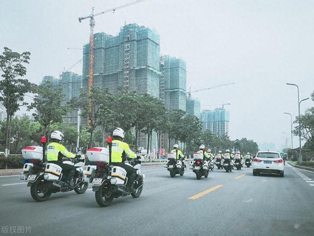 辅警岗位多地招人,男女均有岗位,这3类人适合报考!