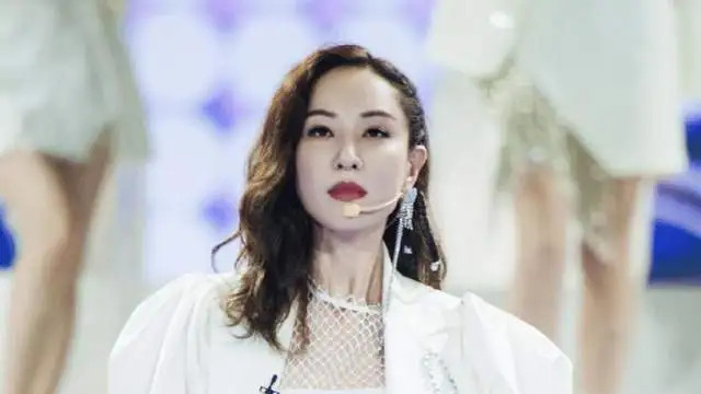 明明同一个人，演完《小鱼儿与花无缺》19年后，又演《烈焰》，她彻底没认出