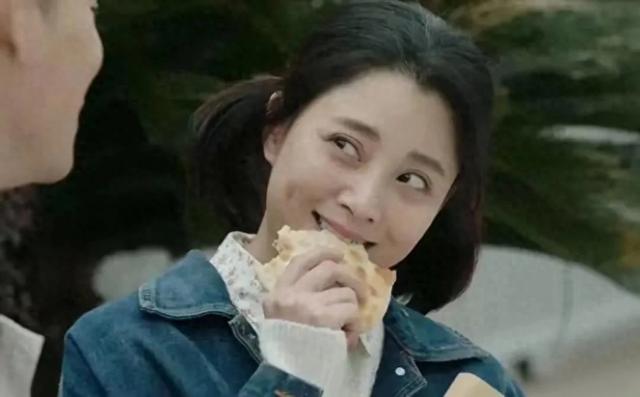 她是“正营级军衔”,没毕业就拿影后,交往7任顶流男友至今未婚