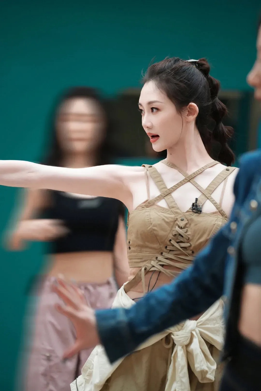 苗苗:四公舞台前的汗水与梦想