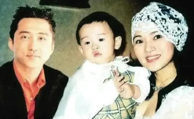 娶“老女人”的5位男星,一个比一个长得帅,是真爱还是另有所图