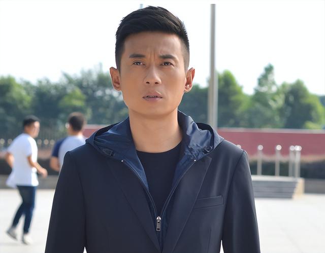 他们瞒天过海八年!戏里演父女戏外是夫妻,关系公开时儿子已八岁