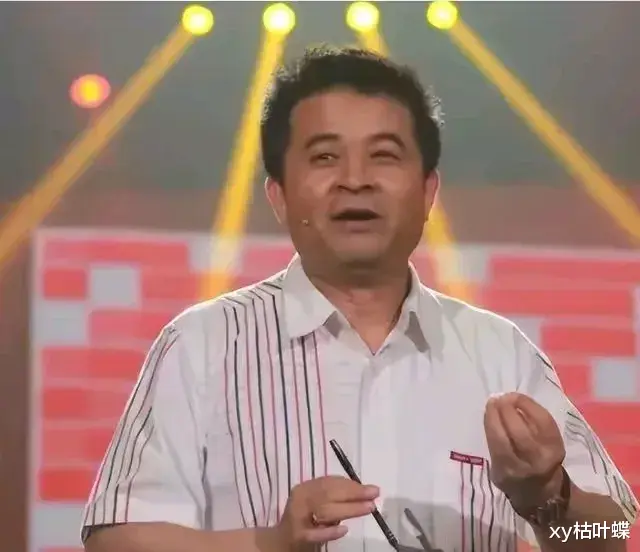 被批“不男不女”的毕凌，把父亲毕福剑自以为豪的体面，撕得稀碎