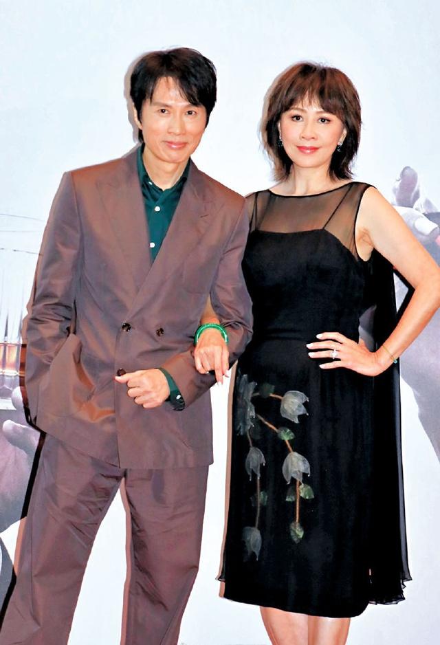 黄子华魅力没法挡，香港超过一成人想看他的话剧抢票造成系统故障