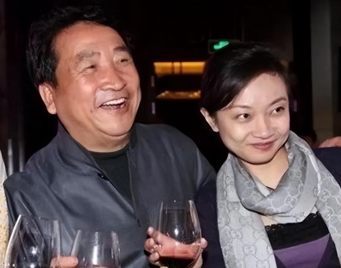 姜珊:被父亲姜昆掐断明星梦,因一段相声被内涵,如今44岁仍未嫁