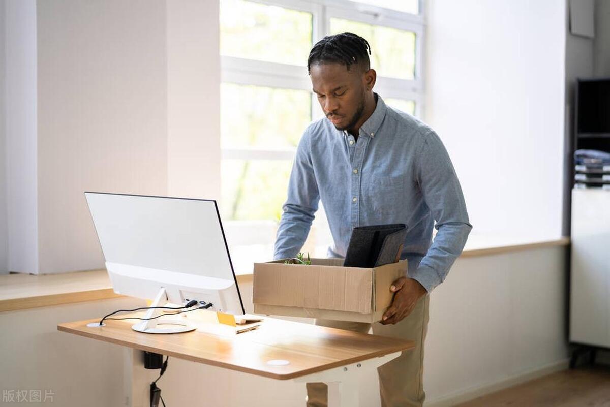 为何老实干活的人离开无人问津，老板却无动于衷？