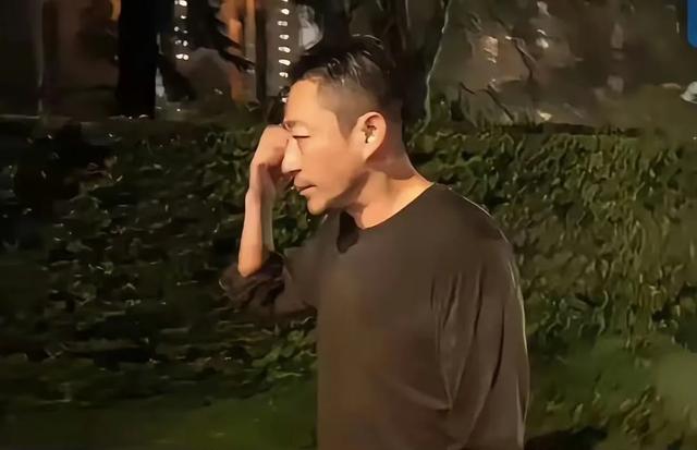 汪小菲参加大S葬礼，一条留言引发全网热议