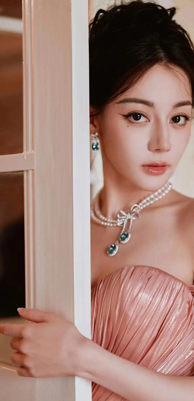 热巴黄景瑜秘婚生子?真相揭晓,评论区炸了!