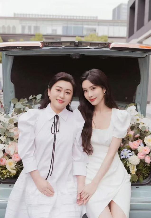 《九重紫》孟子义妈妈火了,客串宾客美貌惊艳,还夸李昀锐爱干净