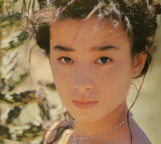 宫泽理惠14岁时，母亲带她敲响了导演的房门，这种痛要用一生治愈