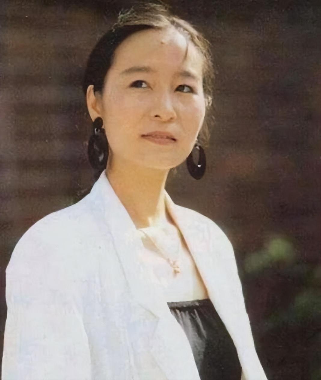 “国家一级演员”奚美娟，体面一辈子，却在晚年被前夫揭开真面目