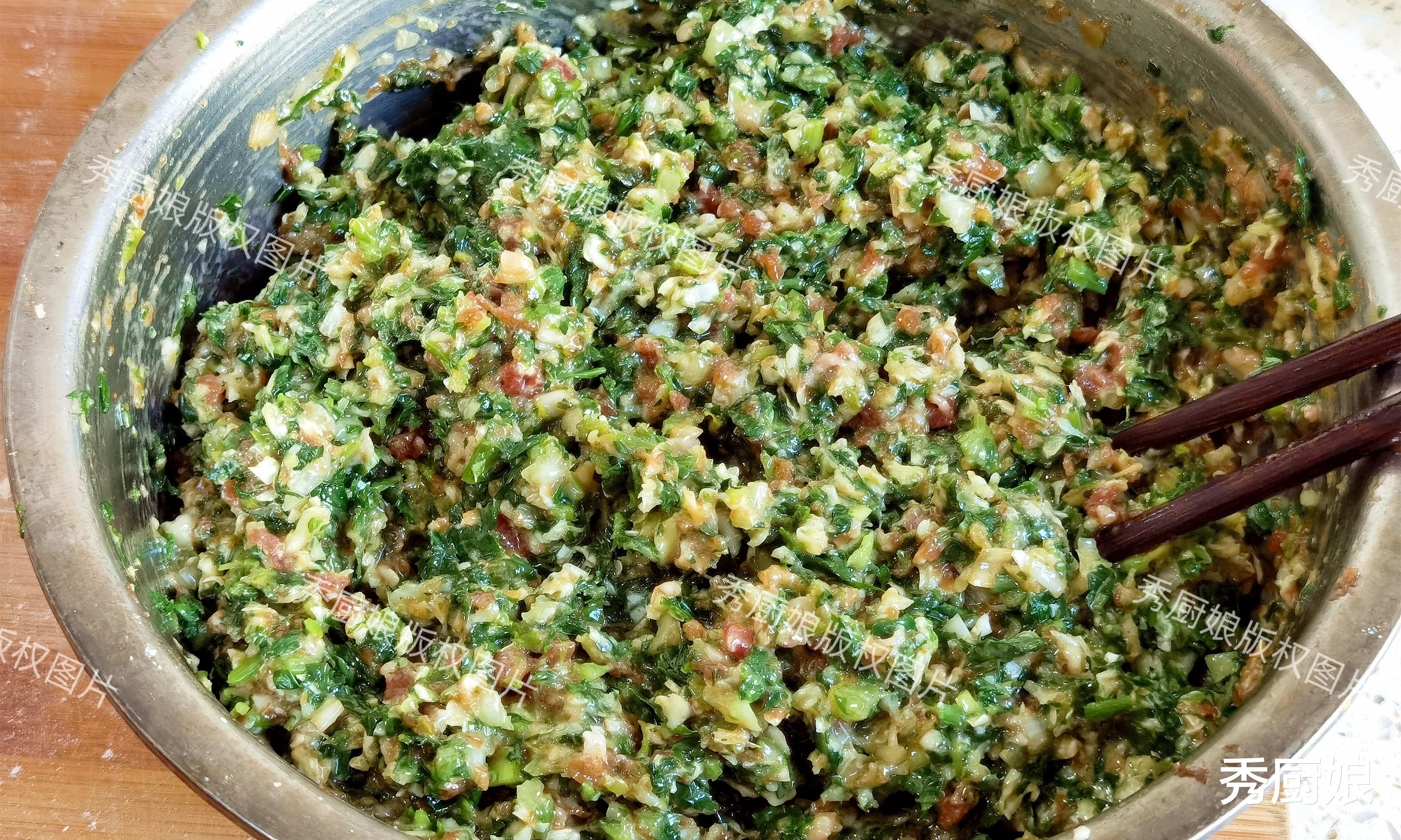 夏天,这菜全身是宝,很多人只吃茎,却把叶子丢掉了,包饺子真香