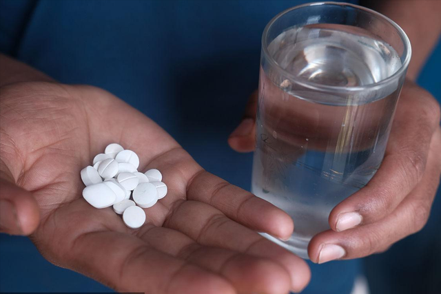 48岁男子因高血压猝死，医生无奈：晚上要少做3件事，从来不听劝