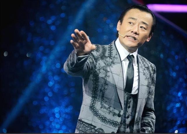 坏事做尽的周立波和胡洁，终于得到了“反噬”！如今过得怎样了？