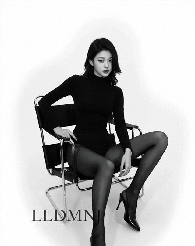 韩国女团确实努力年仅20岁的张元英就被要求拍摄这种成熟的写真