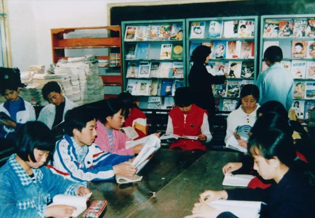 主持人王芳:嫁给大15岁的教授,为了婚姻做出一切牺牲都不后悔