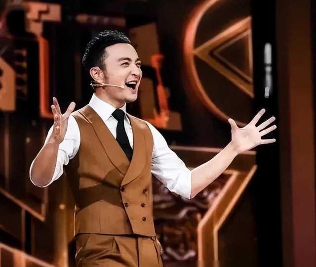 缺失主持8年的《星光大道》，小尼被央视弃用，成第二个李思思？