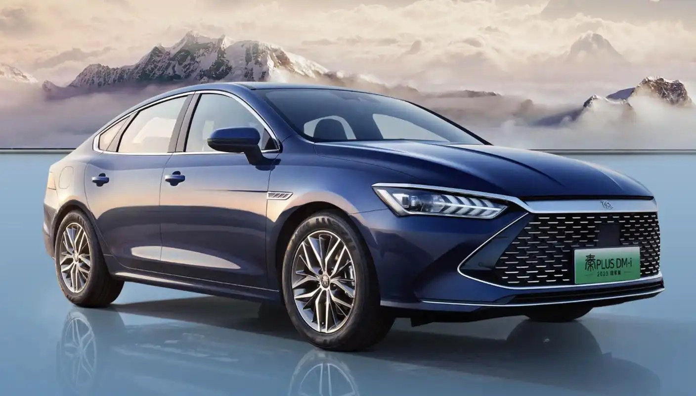 解析秦PLUS冠军版：8.98万起，2000km续航，油耗2.9L，真香