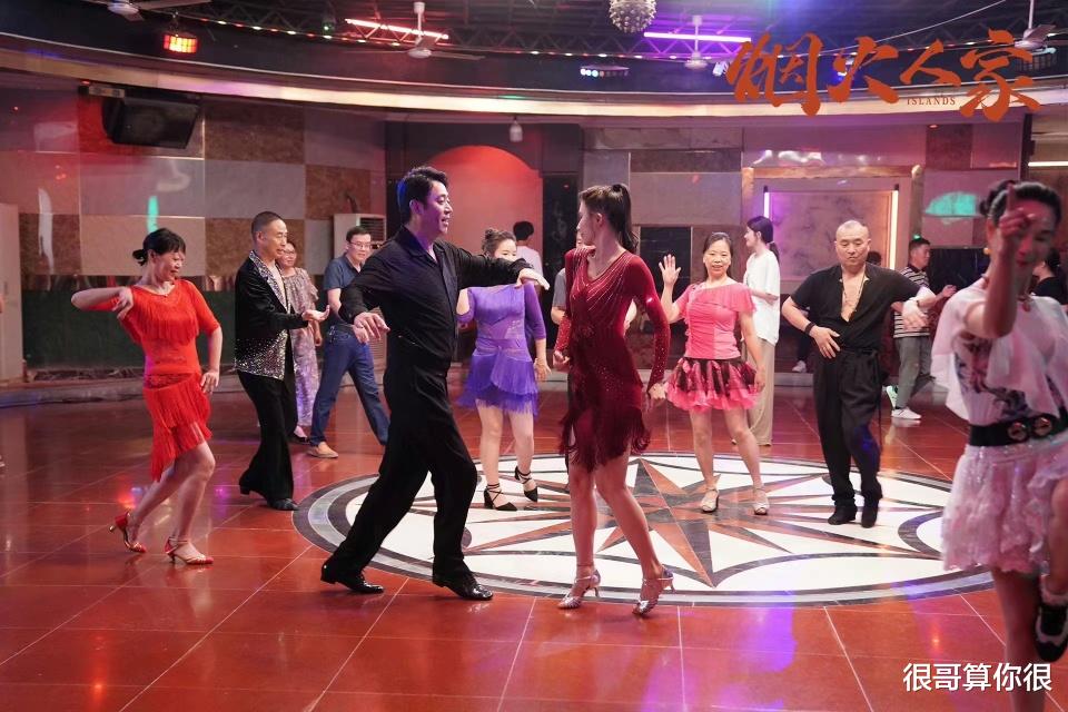 《烟火人家》中被忽视的女配:管梓君做过歌手,吴施乐演过莲花楼