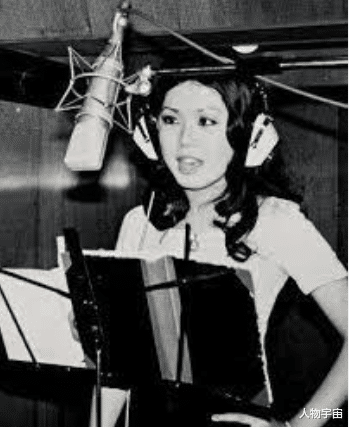 她气质非凡演唱俱佳,晚年爆红,与同性富贵女友同居17载感情如初