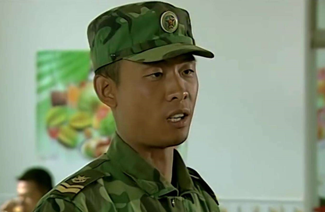 带着儿子二婚嫁影帝张译，如今18年过去，才知道她嫁的有多值