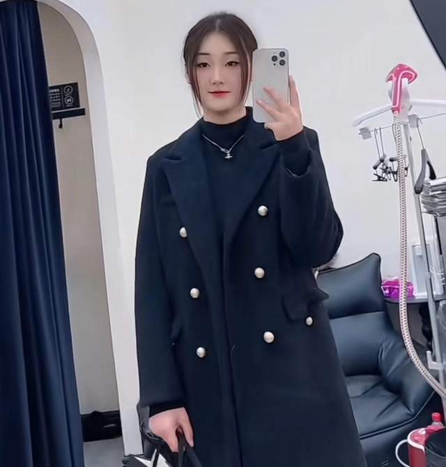 对比鲜明！大衣哥儿媳陈萌踏实过日子，生娃后陈亚男评论区沦陷