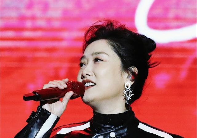 一个嫁经纪人,一个娶新疆女孩,曾毅玲花组合27年活该成传奇