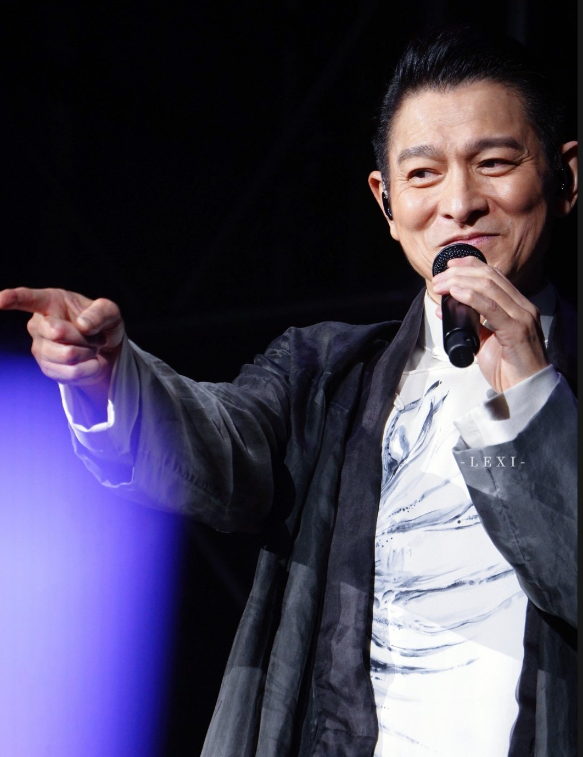 狗仔曝百亿影帝塌房!表面纯良,满嘴谎话,刘德华吴京沈腾躺枪