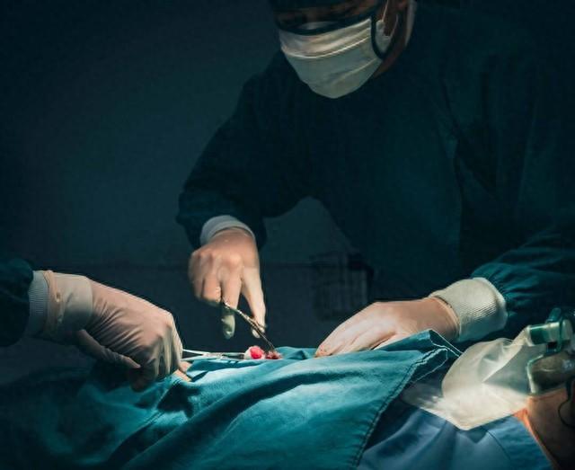 “切胃减肥”是减肥的的终极手段，但是对绝大多数人不适合