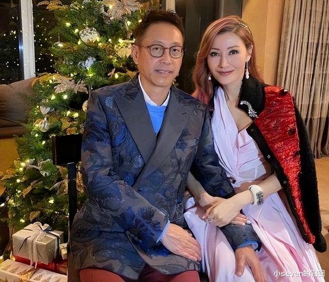 54岁李嘉欣近照曝光,脸型消瘦老态尽显,网友调侃变化太大